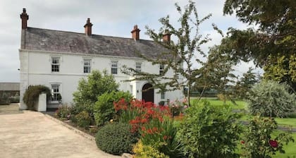 Luxury 3 Bed Cottages Near Hillsborough Palaces