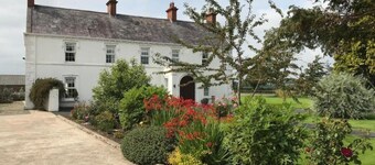Luxury 3 Bed Cottages Near Hillsborough Palaces