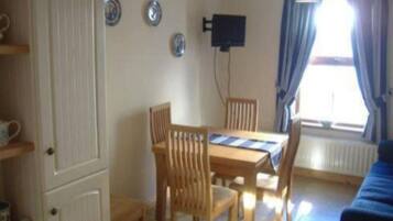 Cottage | Dining