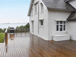 House | Terrace/patio - 9 Person Holiday Home in Aram (Vanylven)