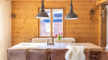 House | Dining