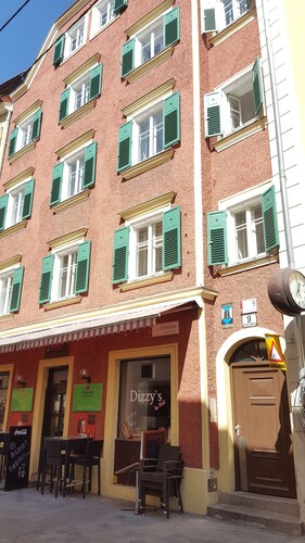 Studio apartment in the heart of Graz's old town -kitchen, bathroom, WC, balcony