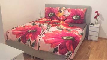 Bügeleisen/Bügelbrett, kostenloses WLAN, Bettwäsche