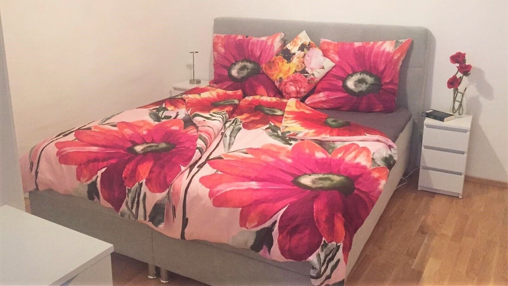 Large studio apartment in the heart of Graz's old town with kitchen