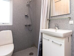 A bathroom with a shower, toilet, and sink. - Peaceful Cabin in Camping Resort (Lokken)