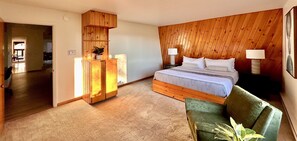 4 bedrooms, desk, iron/ironing board, travel cot
