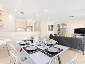 House | 3 bedrooms - No Stairs 2 Bathrms Garage Richmond Residence 2 (Richmond)