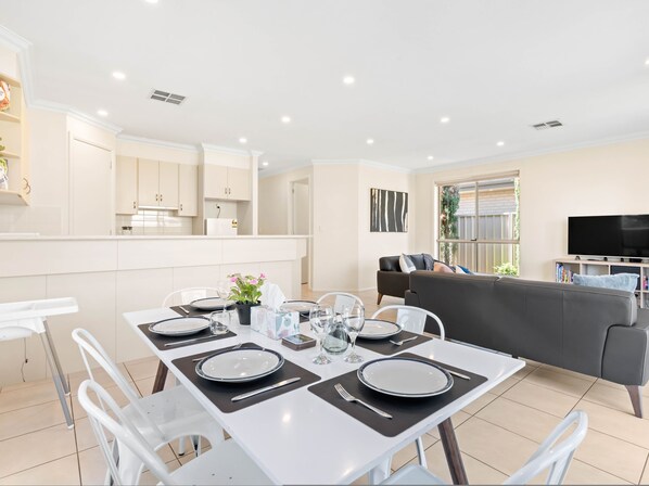 3 bedrooms - No Stairs 2 Bathrms Garage Richmond Residence 2 (Richmond)