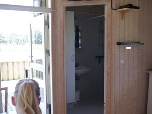 House | Bathroom - Cozy Cabin in Camping Resort (Lokken)