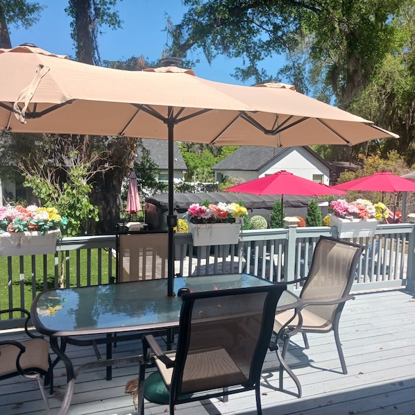 Outdoor dining