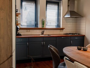 House | Private kitchen | Electric kettle - Cozy Forest-edge Getaway (Sondel)