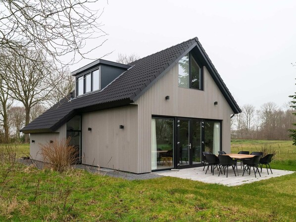 House | Exterior - Villa in Friesland Near Slotermeer Lake (Sondel)