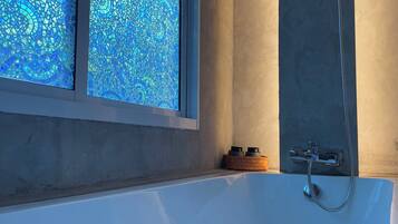 Towels, soap, shampoo, toilet paper