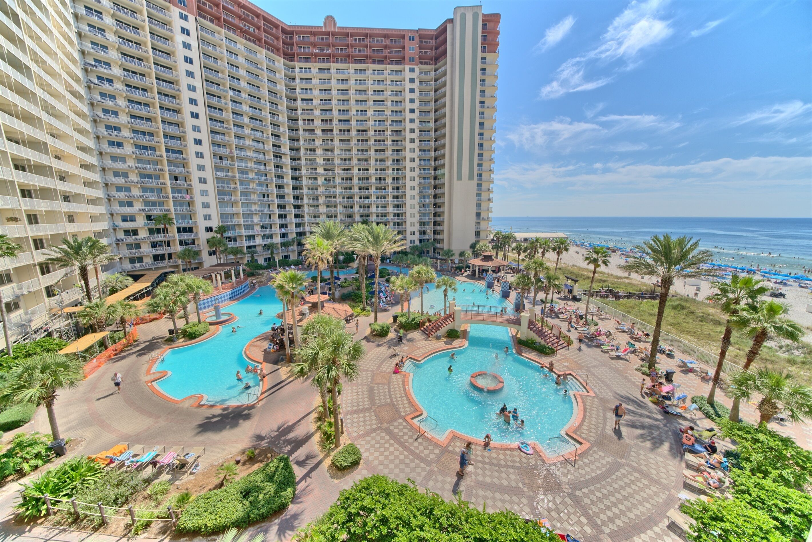 Alberca techada y alberca climatizada