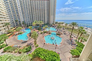 من حمّامات السباحة المغطاة، حمّام سباحة مُدفَّأ