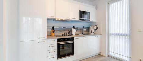Apartment | Private kitchen | Electric kettle, toaster