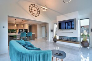 TV, fireplace, offices