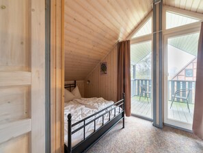 House | 3 bedrooms, individually furnished