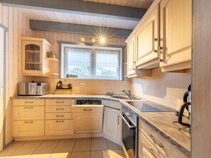 House | Private kitchen | Electric kettle, toaster, highchair
