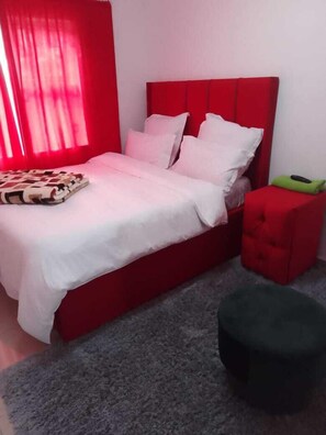 Family Room | Individually furnished, soundproofing, bed sheets