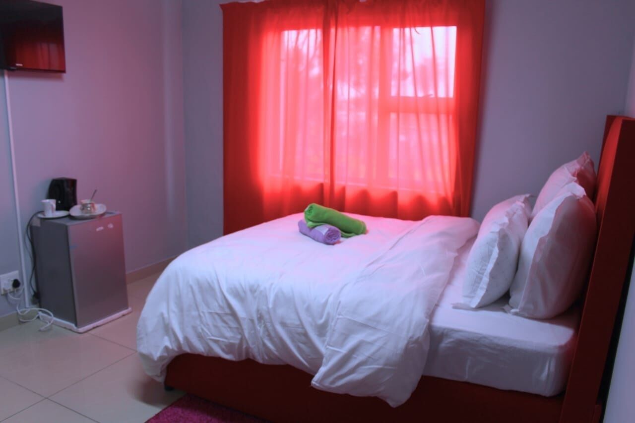 Family Room | Individually furnished, soundproofing, bed sheets