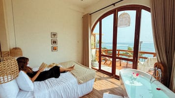 Decoración personalizada, muebles diferentes y escritorio