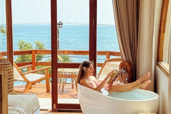 Grand Room | Individually decorated, individually furnished, desk, laptop workspace