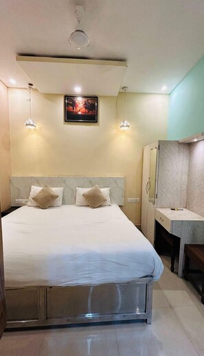 Standard Room | Free WiFi - Maya Inn Paying Guest House By GRB (Varanasi)