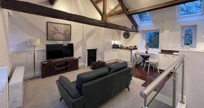 Pheasants crossing - quiet luxurious country cottage