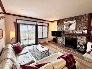 Smart TV, fireplace