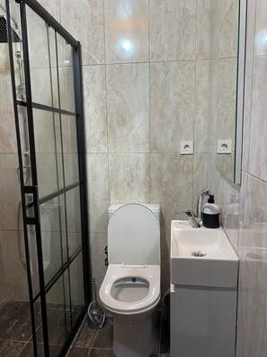 Shower, hair dryer, towels, soap - Ergenekon Bungalov (Cinarcik)