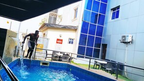 Swim-up bar - Angels Court Homes Limited  (Abuja)