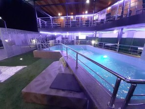 Kolam renang outdoor