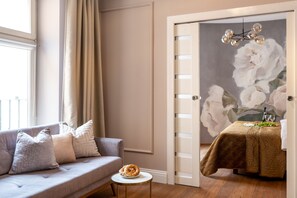 TV - Elegant Apartment 1 min to the Main Square (Kraków)