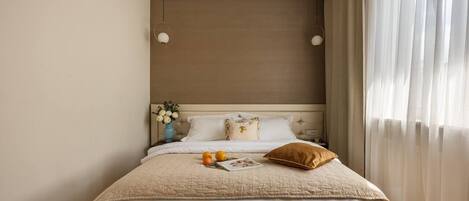 1 bedroom, desk, iron/ironing board, WiFi (free)