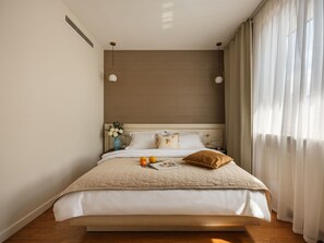 2 slaapkamers, een strijkplank/strijkijzer, internet, beddengoed
