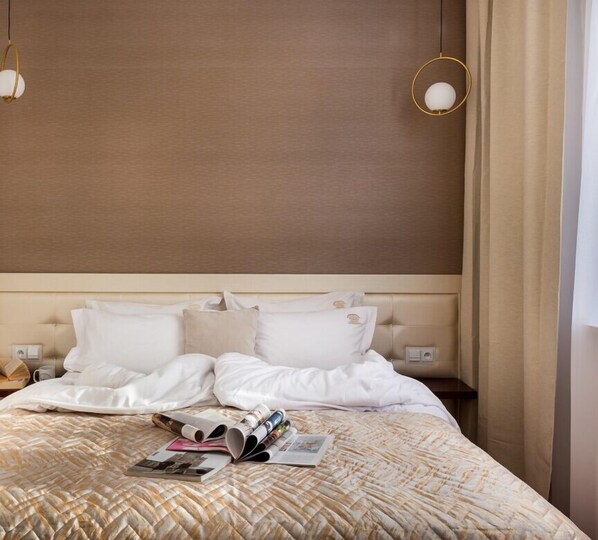 2 bedrooms, iron/ironing board, internet, bed sheets