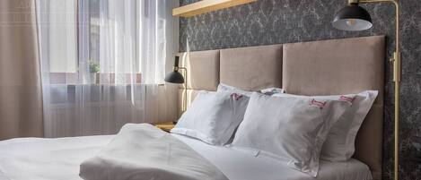 2 habitaciones, escritorio, tabla de planchar con plancha y wifi gratis