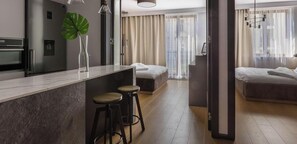 2 habitaciones, escritorio, tabla de planchar con plancha y wifi gratis 