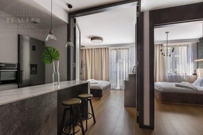 3 bedrooms, iron/ironing board, free WiFi, bed sheets - Golden Globe 2-bed apartment (Kraków – Old Town)