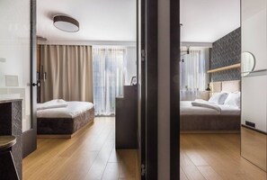 2 habitaciones, escritorio, tabla de planchar con plancha y wifi gratis
