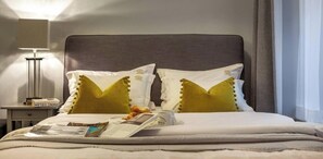 2 bedrooms, desk, iron/ironing board, WiFi (free)