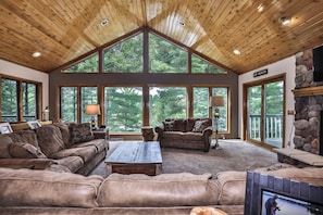 Smart TV, fireplace, DVD player - Stepaway Vacation Rentals- Whitewoods Cove (St Germain)