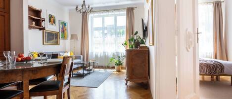 Iron/ironing board, WiFi (free), bed sheets