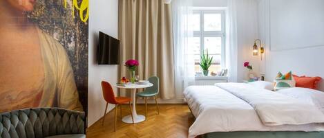 Iron/ironing board, WiFi (free)