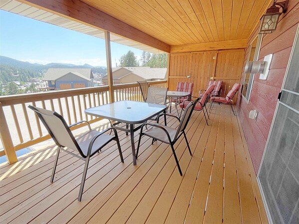 Outdoor dining - The Prospector  | 3 Bed, 3 Bath (Hill City)