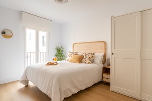 3 habitaciones, tabla de planchar con plancha, wifi y ropa de cama 