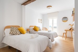 3 chambres, fer et planche à repasser, Wi-Fi, draps fournis