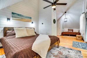 3 bedrooms, iron/ironing board, travel cot, Internet - 9 Mi to Lake Burton: Cabin w/ Deck Near Helen (Clarkesville)