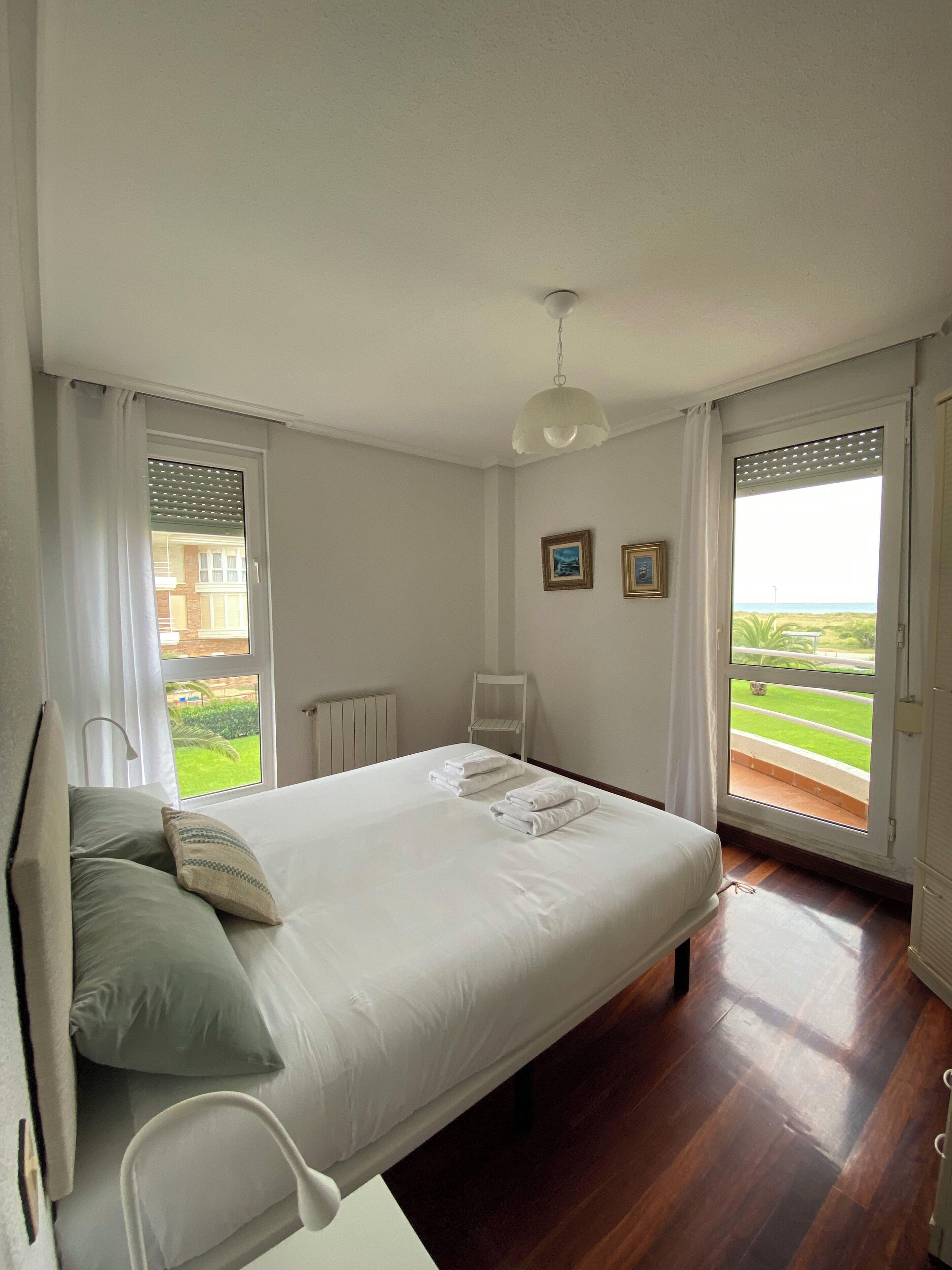 2 quartos, ferros/tábuas de passar roupa, Wi-Fi, roupa de cama